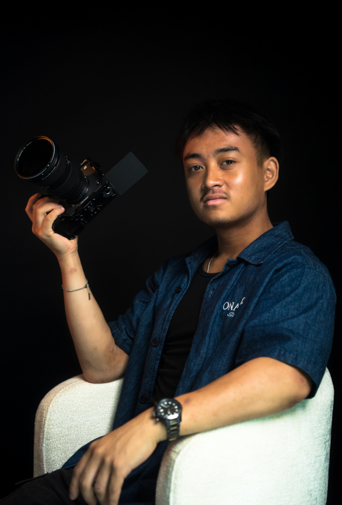 Dario van Careerguys met een professionele camera